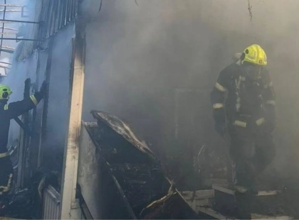 У Києві після нічної атаки згорів знаменитий антикварний ринок на Почайній