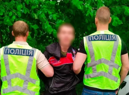 У Києві чоловік за годину скоїв два розбійні напади в Печерському та Голосіївському районах