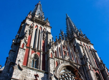 Костел Святого Миколая в Києві постраждав від обстрілу: вибито вікна, оголошено збір на відновлення