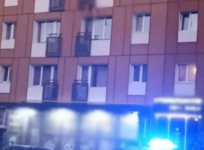 У Бородянці жінка впала з 4 поверху на дах магазину і вижила: її госпіталізували