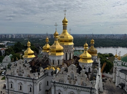 Життя попри обстріли: Києво-Печерська лавра відкриває безпечні маршрути та печери після атаки РФ