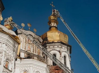 У Києво-Печерській лаврі вже відновили 70% даху Успенського собору після російського удару