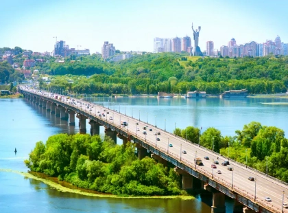 У Києві прогнозують спеку до +30°C: синоптики попередили про грози та короткочасні дощі