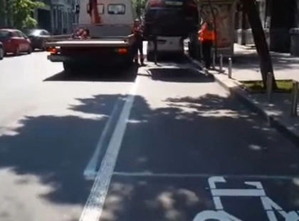 У Печерському районі Києва евакуювали авто, що блокували велосмуги