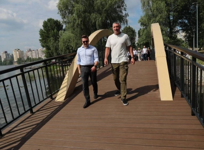 На Оболоні відкрили Вільнюський сквер і місток: новий простір для відпочинку в Києві