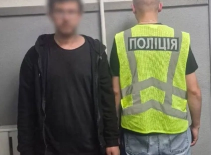 У Києві затримали п’ятьох підозрюваних у жорстокому вбивстві чоловіка: потерпілого прив’язали до дерева