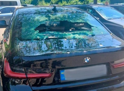 У Києві військовий у СЗЧ розбив вікна п’яти авто металевим прутом — поліція затримала порушника