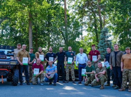 Пікапи, квадроцикли та ноутбуки: Бучанська громада посилила Сили оборони
