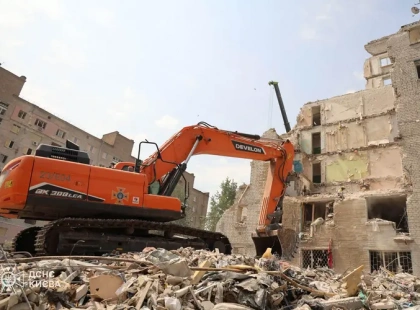 У Києві завершили пошукову операцію на місці зруйнованого будинку в Дарницькому районі: з-під завалів дістали тіла 10 загиблих