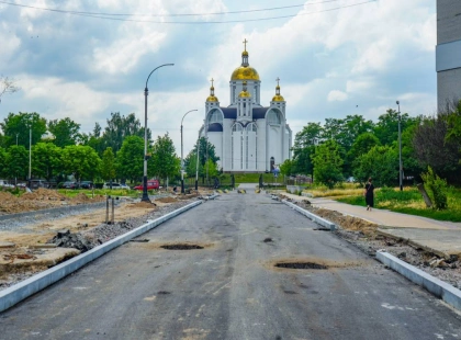 У Бучі триває реконструкція вулиці Енергетиків: стартувало асфальтування
