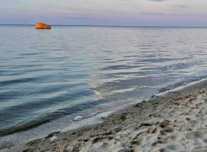 Після вихідних пляж біля Києва засипали сміттям: популярна локація в Лютежі перетворилася на звалище
