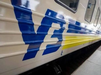 На Київщині після атаки обмежили рух поїздів: частина рейсів іде в об’їзд