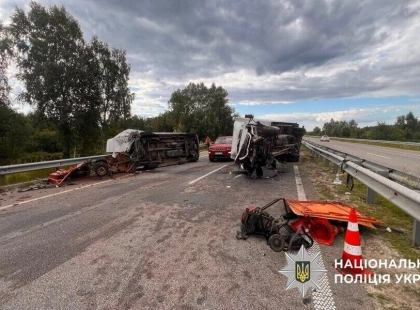 На трасі Київ–Знам'янка мікроавтобус збив двох працівників дорожньої служби