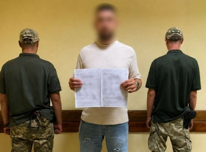 Чоловік із Київщини купив «двійню» за $15 тисяч: на кордоні викрили фальшивого багатодітного батька