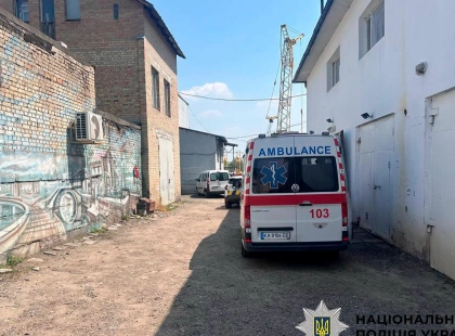 У Голосіївському районі сварка між сусідками в гуртожитку закінчилася ножовими пораненнями