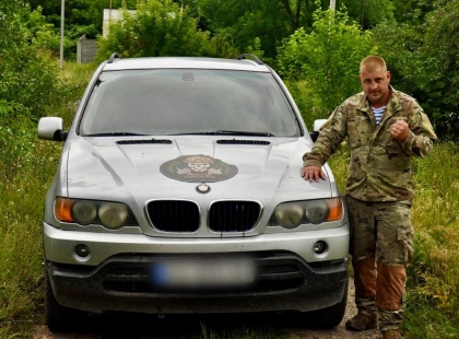 Бучанці передали військовим авто для виконання бойових завдань