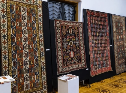 В Ірпені відкрили найбільшу в Україні колекцію азербайджанських килимів