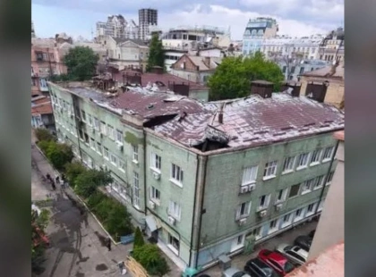 У Києві законсервували пошкоджений після російської атаки дах Інституту біохімії