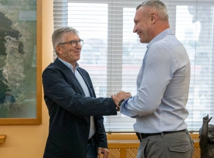 Кличко зустрівся з французьким партнером: Франція прийме ще 100 українських дітей