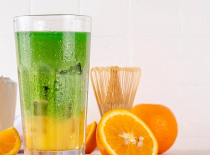 Літній хіт у Києві: освіжаюча матча з апельсином, яку захочеться готувати щодня