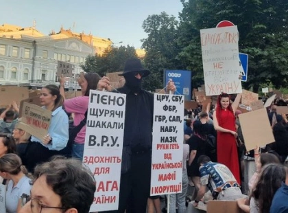 У центрі Києва мітинг проти відставки Михайла Федорова зібрав понад 10 тисяч учасників
