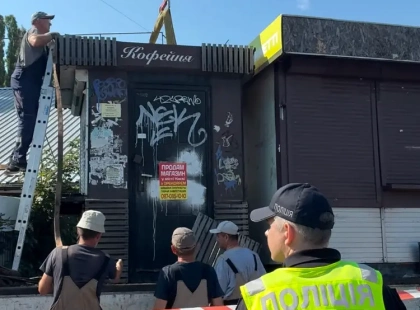 Біля метро «Іподром» у Києві демонтували п'ять МАФів: чому прибрали торгові точки