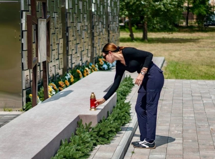 Лора Лумер у Києві відвідала Бучу, Лавру та McDonald’s на Лук’янівці: що побачила блогерка