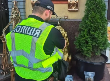 Біля ресторану в Києві знайшли гранати: поліція розслідує інцидент