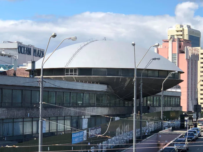 "Літаюча тарілка" в Києві: чому ця будівля справжнє архітектурне диво - 3