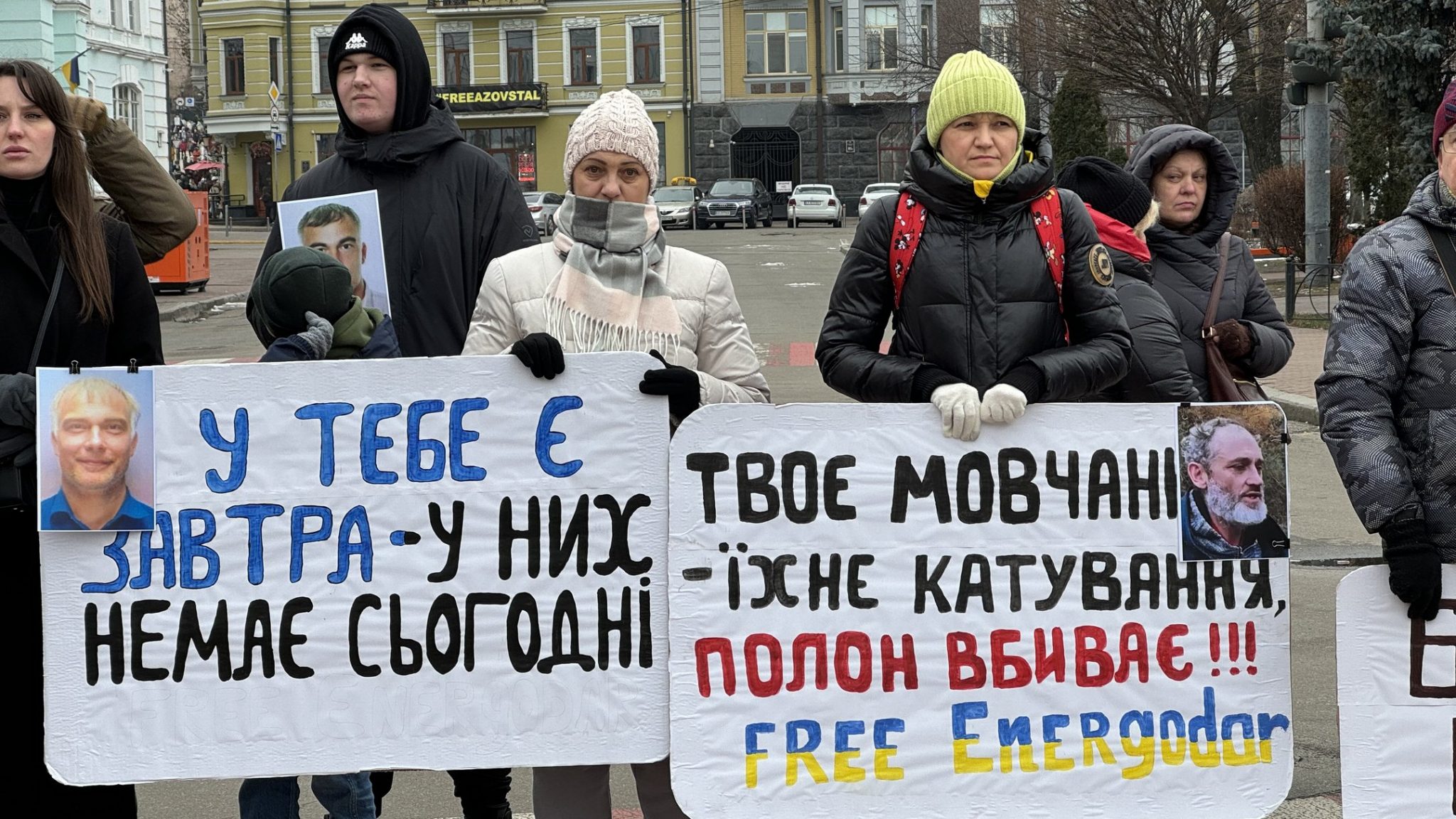 Акція на Подолі: Родичі цивільних полонених закликають до повернення - 1