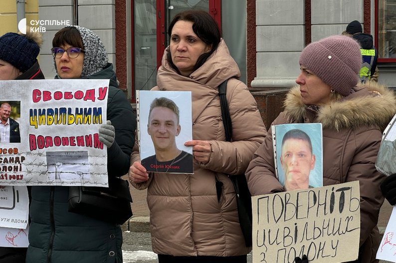 Акція на Подолі: Родичі цивільних полонених закликають до повернення - 3