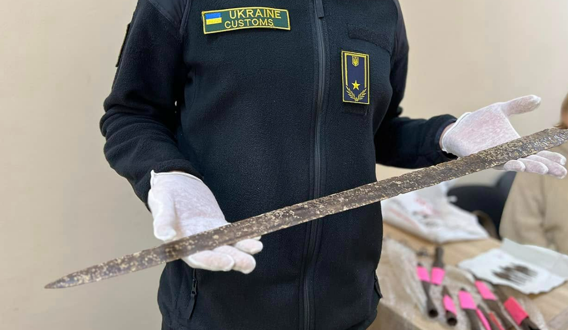 Київська митниця передала "Хортиці" стародавню зброю: що зберігатиметься в заповіднику? - 1