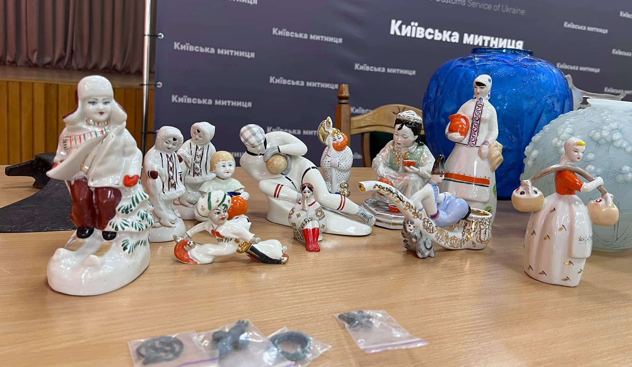 Київська митниця передала музеям понад 260 культурних цінностей, врятованих від незаконного вивезення - 1