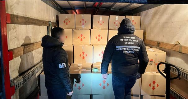 У Києві правоохоронці вилучили нелегальні цигарки на 12 млн грн: як це сталося? - 1
