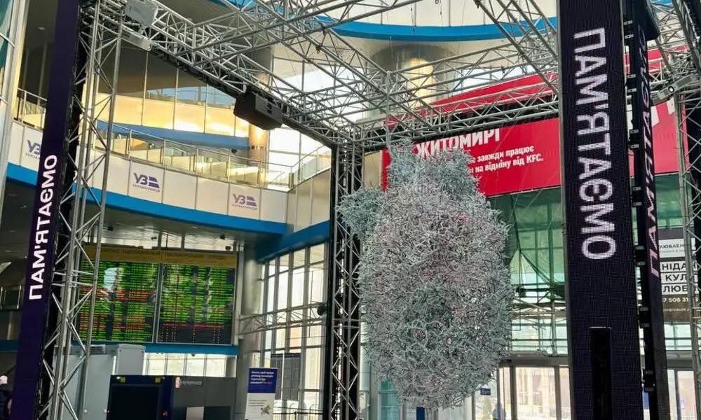 Інсталяція «Серце України» у Києві: пам'ять про загиблих Героїв - 1