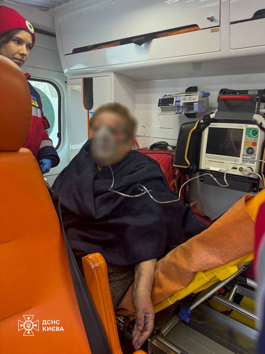 Пожежа у Києві: на Новобіличах горіла багатоповерхівка - 1