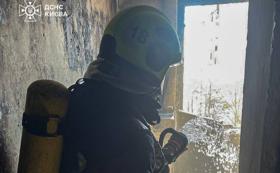 Пожежа у Києві: на Новобіличах горіла багатоповерхівка - 2