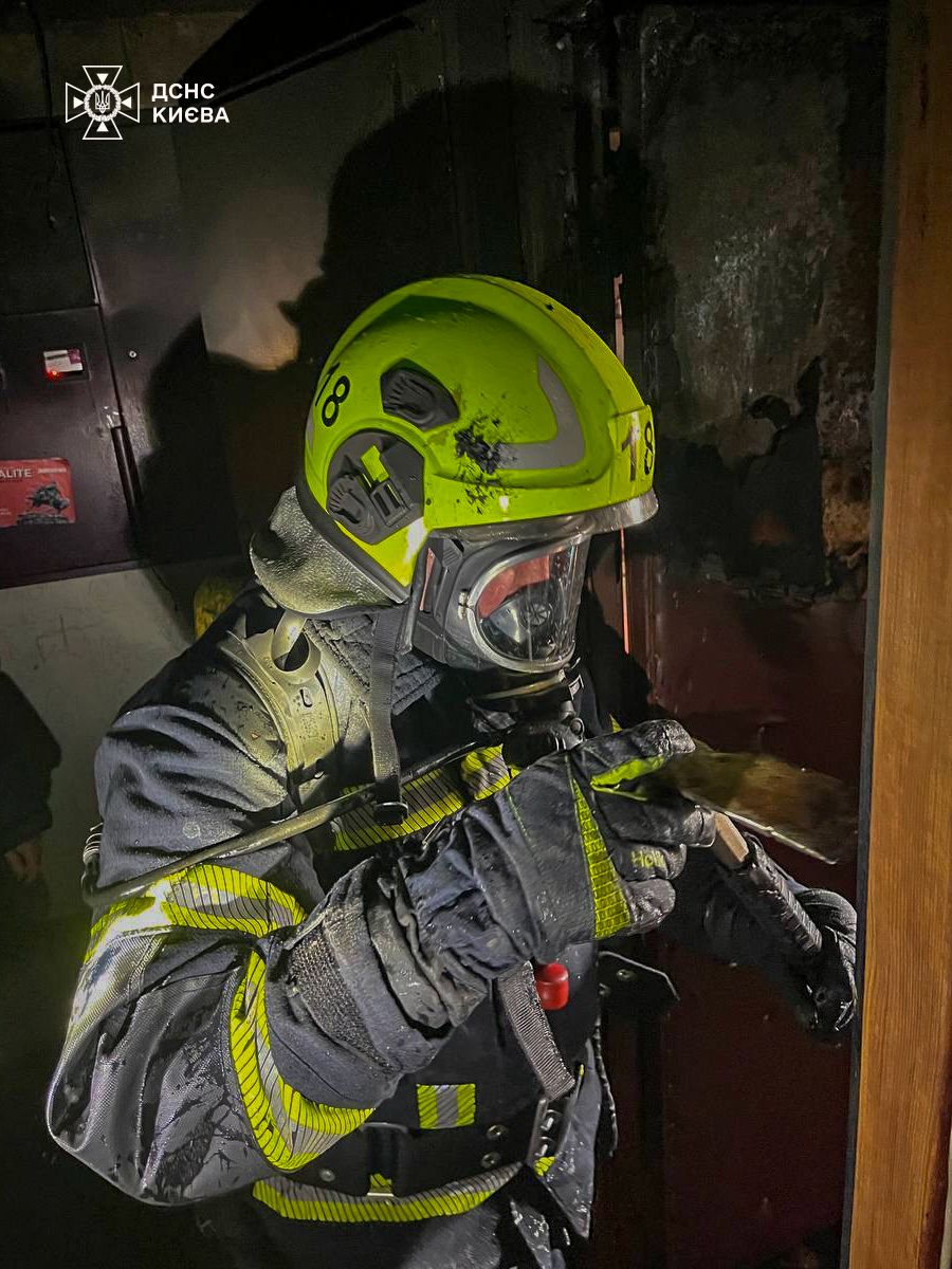 Пожежа у Києві: на Новобіличах горіла багатоповерхівка - 3