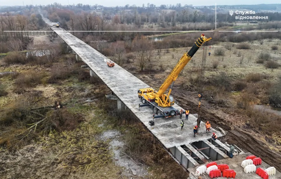На Київщині відновлюють один з найбільших мостів області: деталі - 1