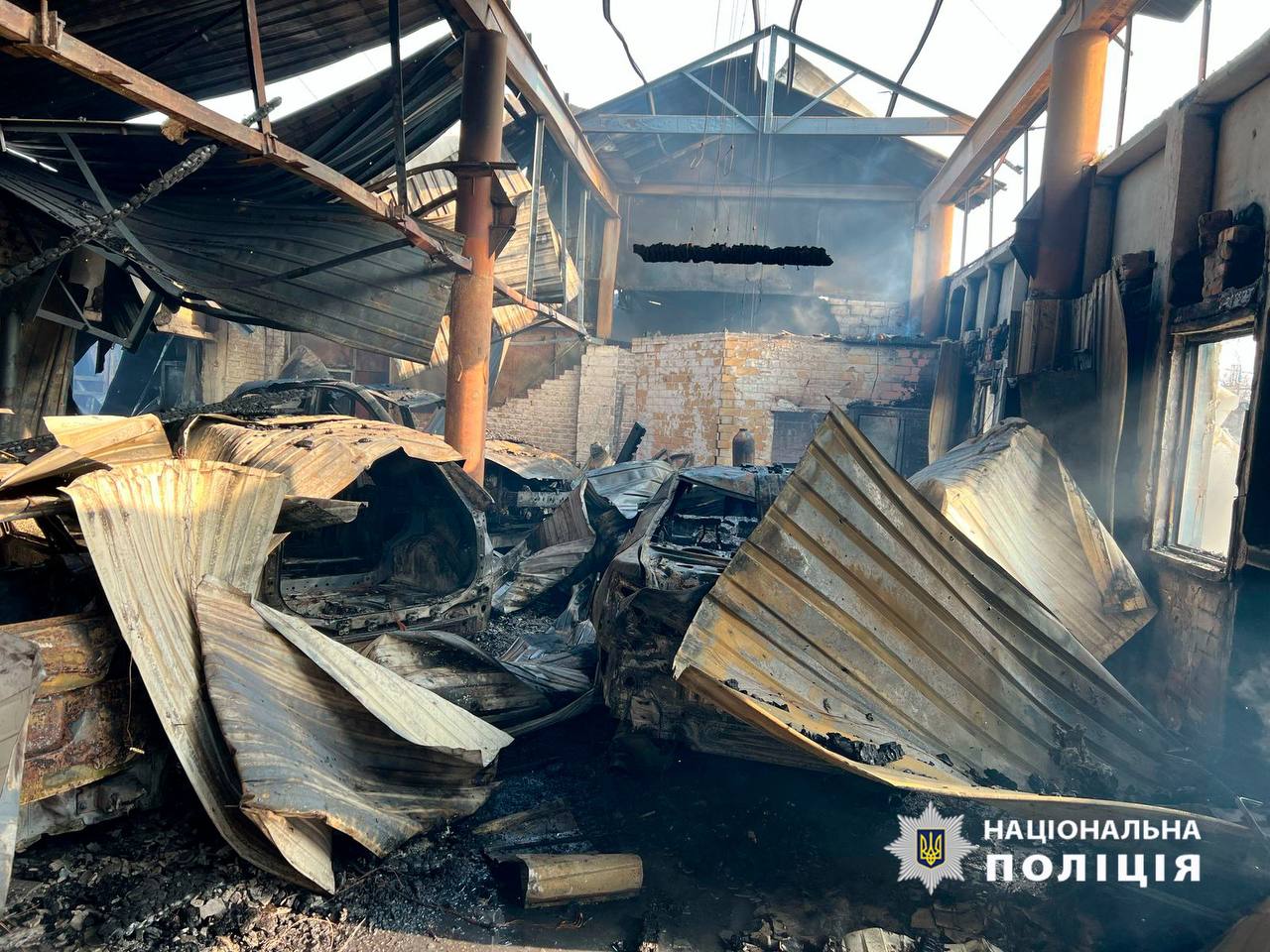 Масштабна пожежа на СТО в Києві: вогонь знищив дев'ять автомобілів - 1
