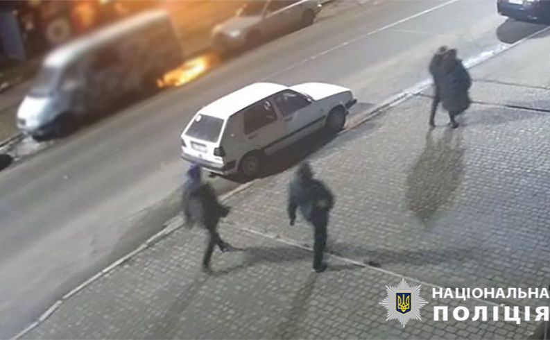 Розбійний напад у Києві: бандити погрожували підірвати гранату - 1