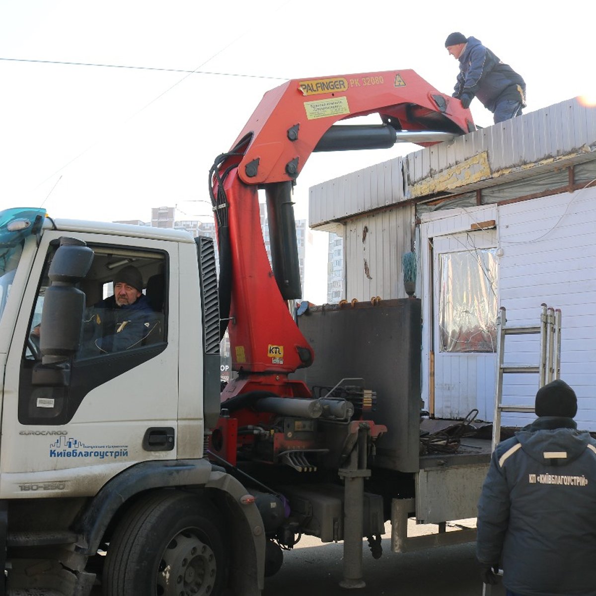 Очищення Києва від незаконних МАФів та інших конструкцій