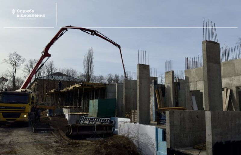 У Василькові зводять нову дев'ятиповерхівку замість зруйнованої ракетою - 2