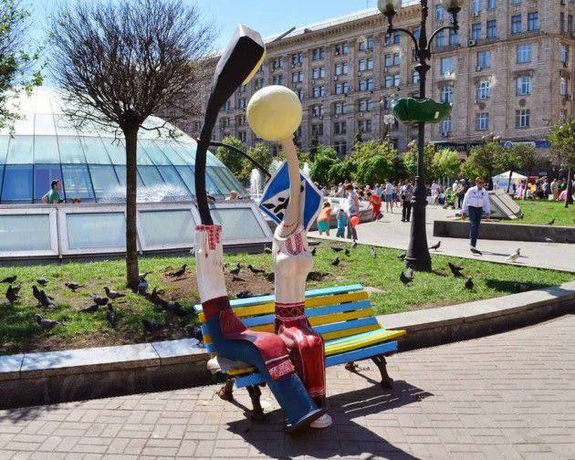 Скульптура закохані ліхтарі