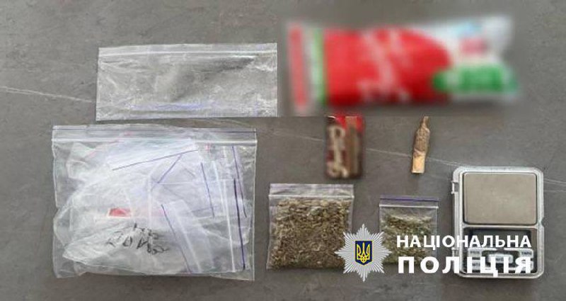 У Києві затримали 19-річну наркозбувачку: продавала наркотики через Telegram - 1