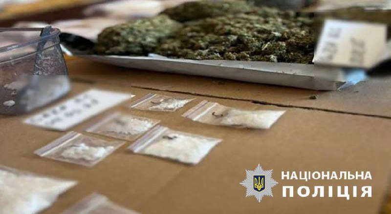 У Києві затримали 19-річну наркозбувачку: продавала наркотики через Telegram - 2