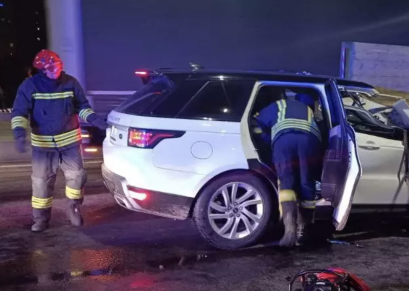 У Києві водій Range Rover загинув у ДТП з вантажівкою - 1