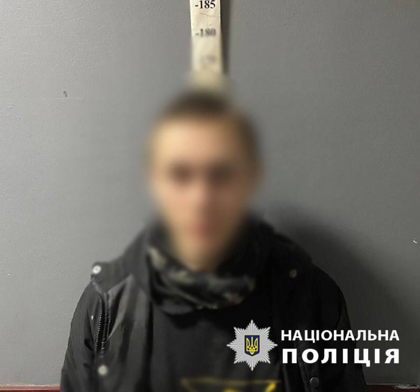 У Києві затримали 19-річного хлопця, який намагався підпалити банк - 1
