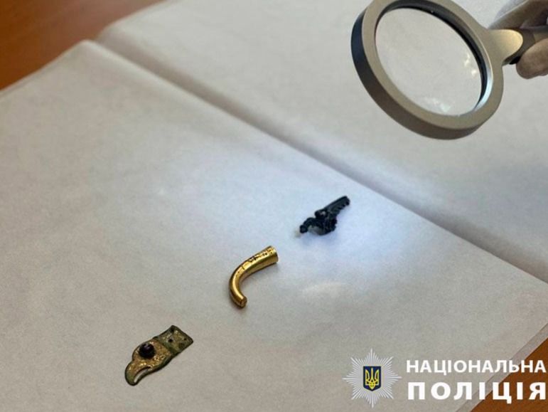 Правоохоронці Києва передали музею унікальні артефакти IV–V століть - 1