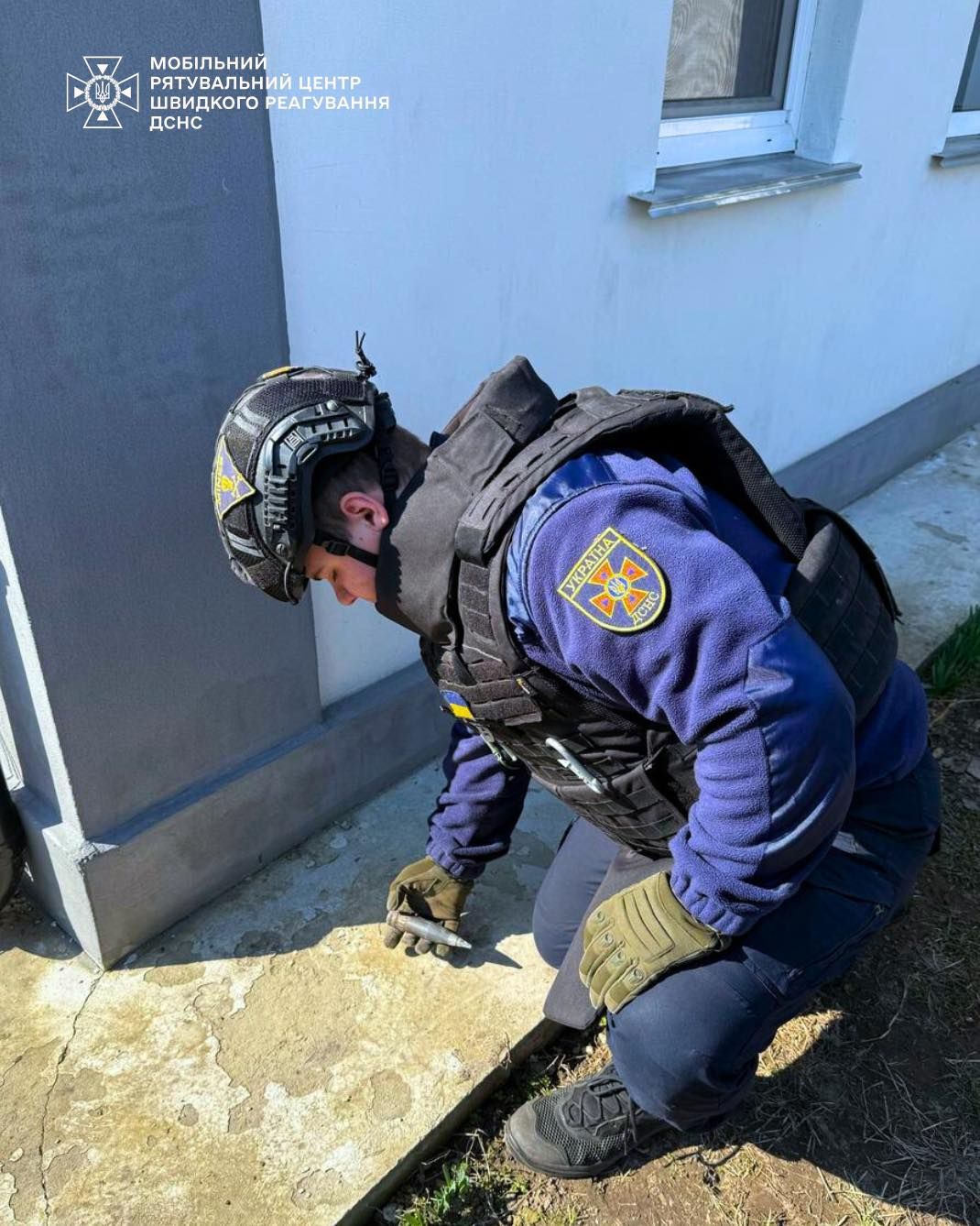 Артснаряд під вікнами: мешканець Київщини натрапив на небезпечну знахідку - 1